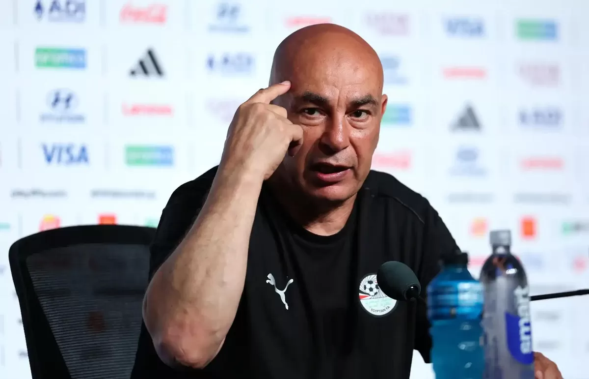 Pelatih tim nasional Mesir, Hossam Hassan syok istrinya berkelahi.