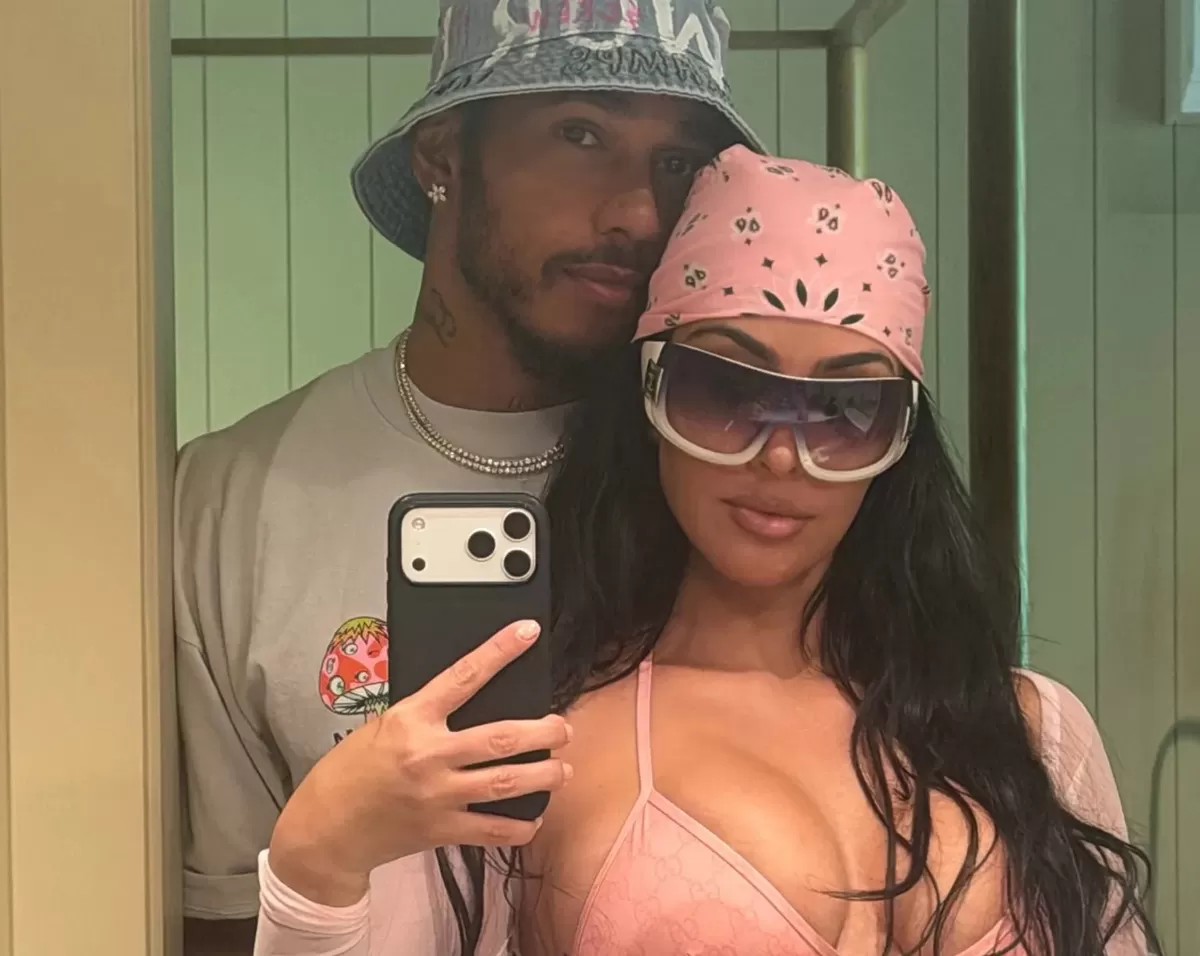 Kim Kardashian membagikan foto-foto baru yang mesra bersama Lewis Hamilton (Instagram @kimkardashian)