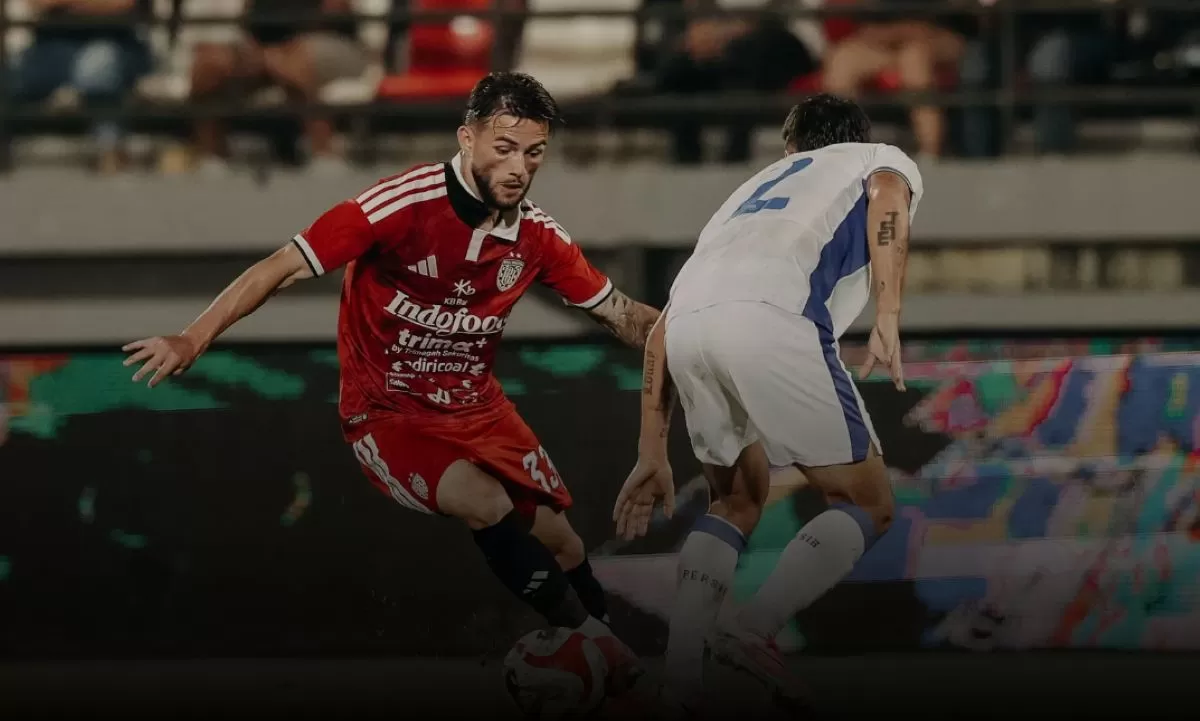 Aksi Jay Herdman pada laga Bali United vs Persib di Dewata Challenge Series 2026. (Bali United FC)
