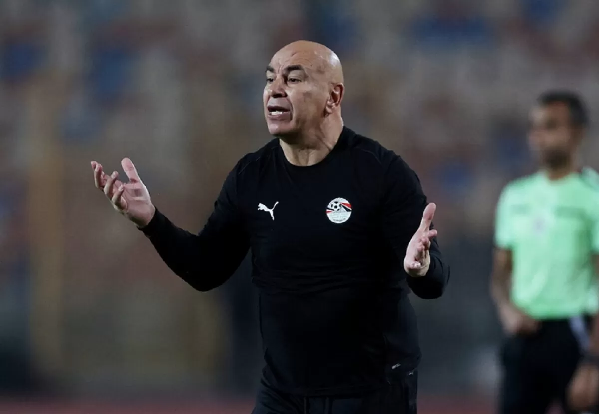 Pelatih tim nasional Mesir, Hossam Hassan stres kedua istrinya berkelahi.