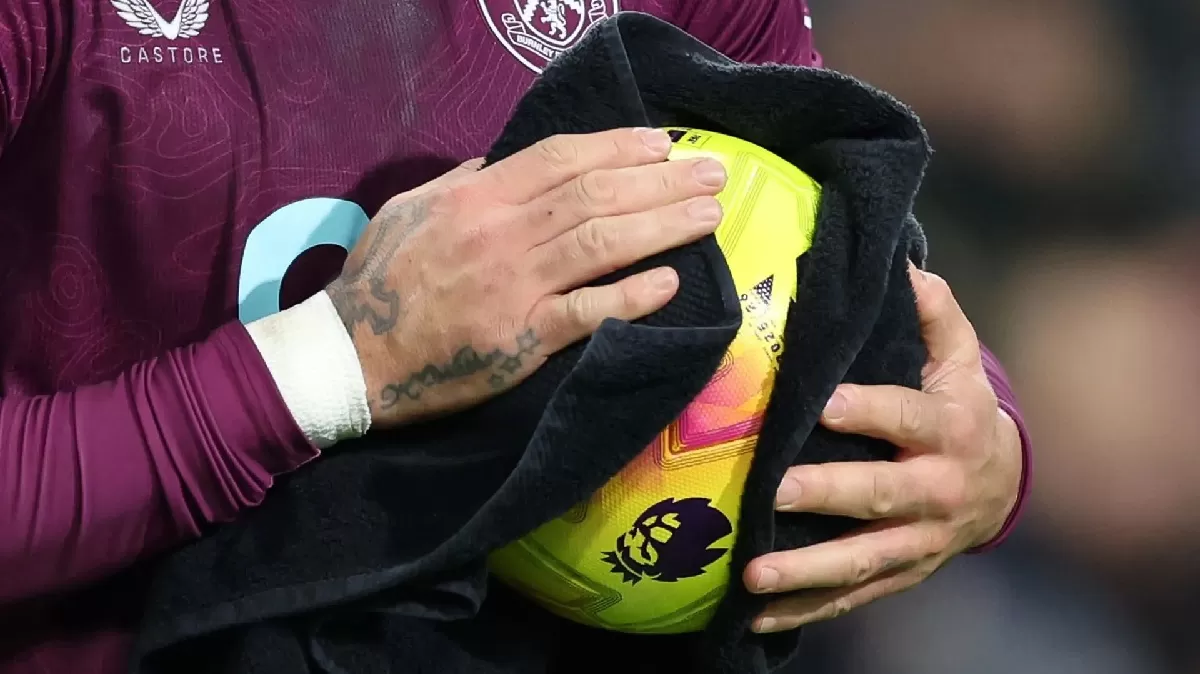 Aturan baru Liga Primer 2026/27 bola tidak boleh dilap atau dikeringkan. (Premier League)