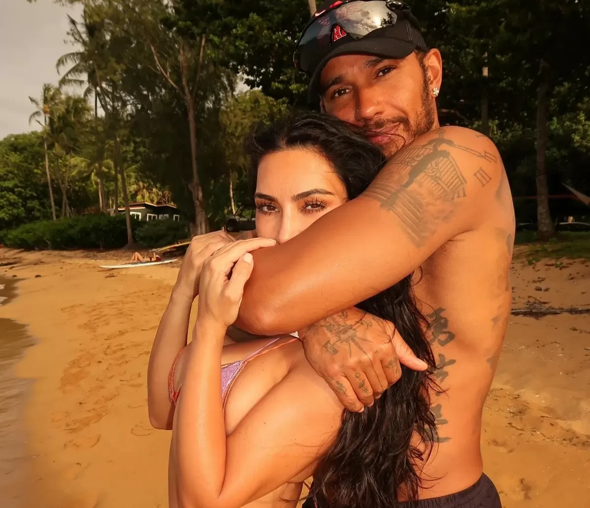 Lewis Hamilton menikmati liburan romantis dengan Kim Kardashian.