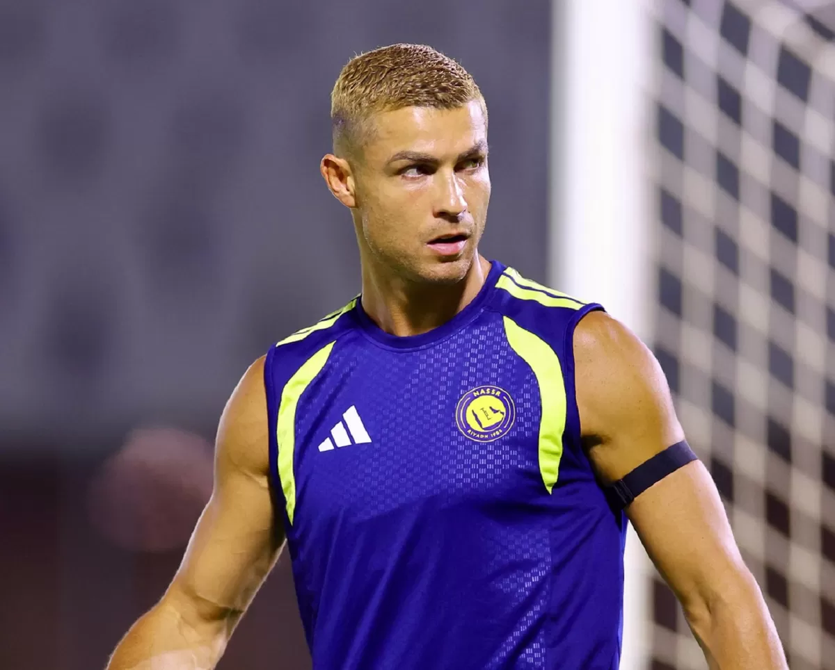 Cristiano Ronaldo yang tampan dan berambut pirang di usia 41 tahun.
