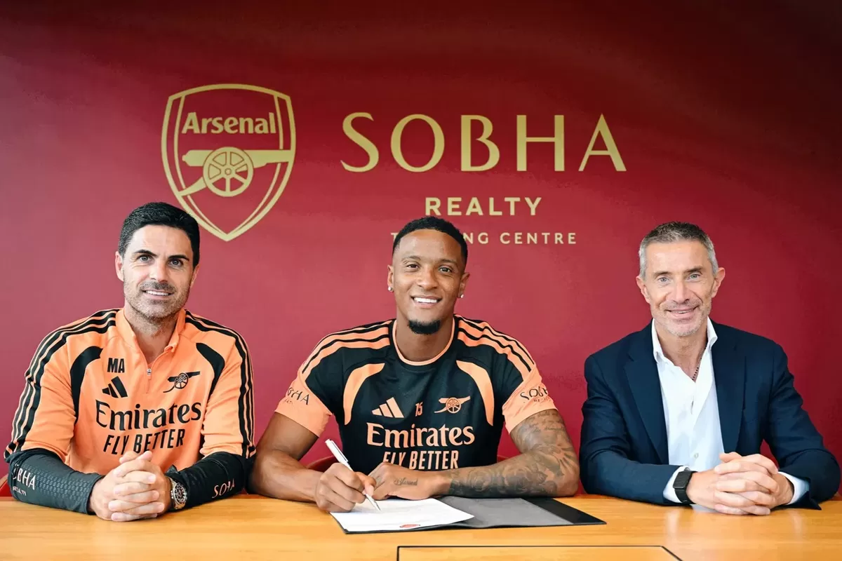 Ezri Konsa resmi bergabung dengan Arsenal untuk Liga Primer 2026/27. (Arsenal)