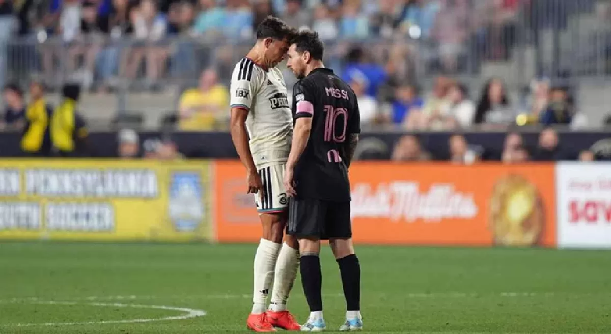 Lionel Messi lakukan kekerasan fisik kepada Quinn Sullivan. (Kyle Ross-Imagn Images)