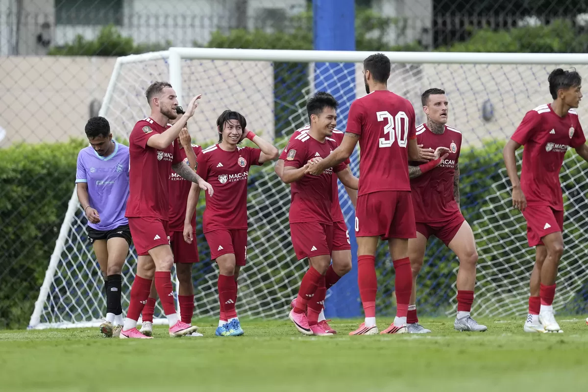 Selebrasi pemain Persija usai bobol gawang Chiangrai United dalam laga uji coba. (Persija)