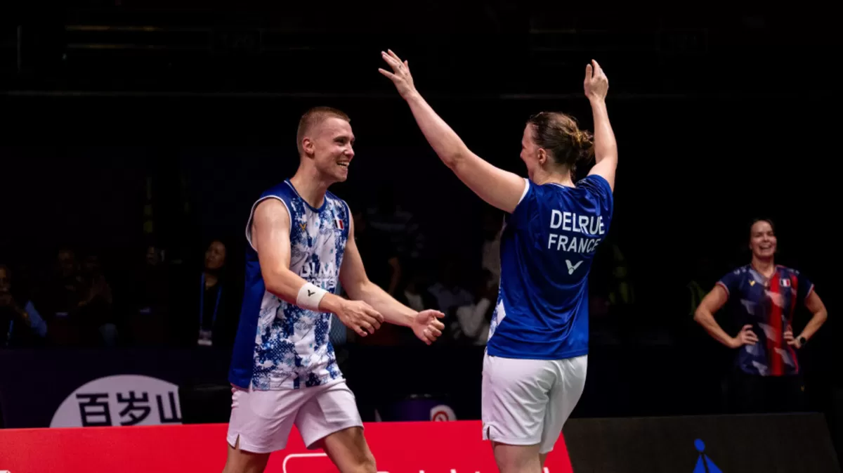 Pasangan Prancis, Thom Gicquel/Delphine Delrue untuk pertama kalinya keluar sebagai juara dunia, usai menundukkan unggulan pertama, asal China, Feng Yan Zhe/Huang Dong Ping, di New Delhi. 