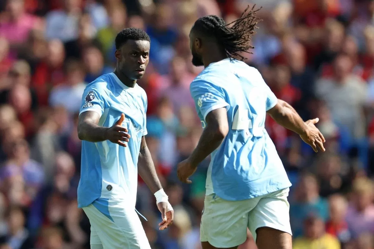 Pemain Manchester City, Marc Guehi (kiri) melakukan selebrasi usai bobol gawang Bournemouth.