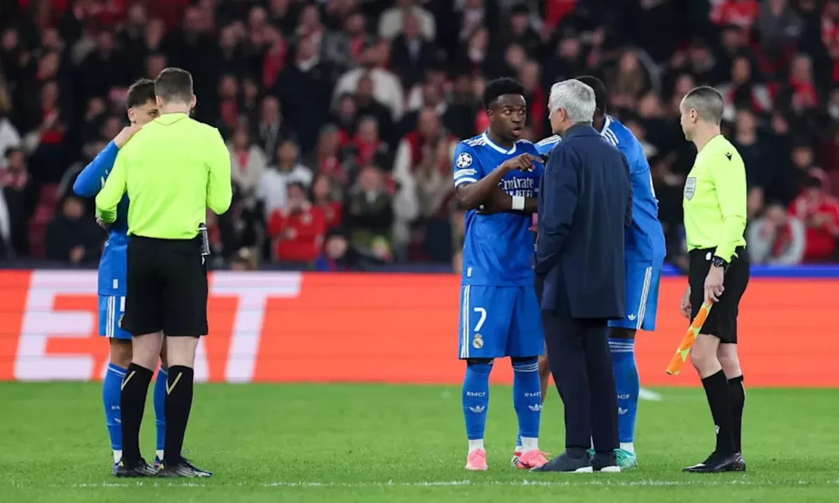 Pelatih Real Madrid membela Vinicius Junior yang mendapat perlakuan tidak menyenangkan dari pemain dan fan Espanyol.