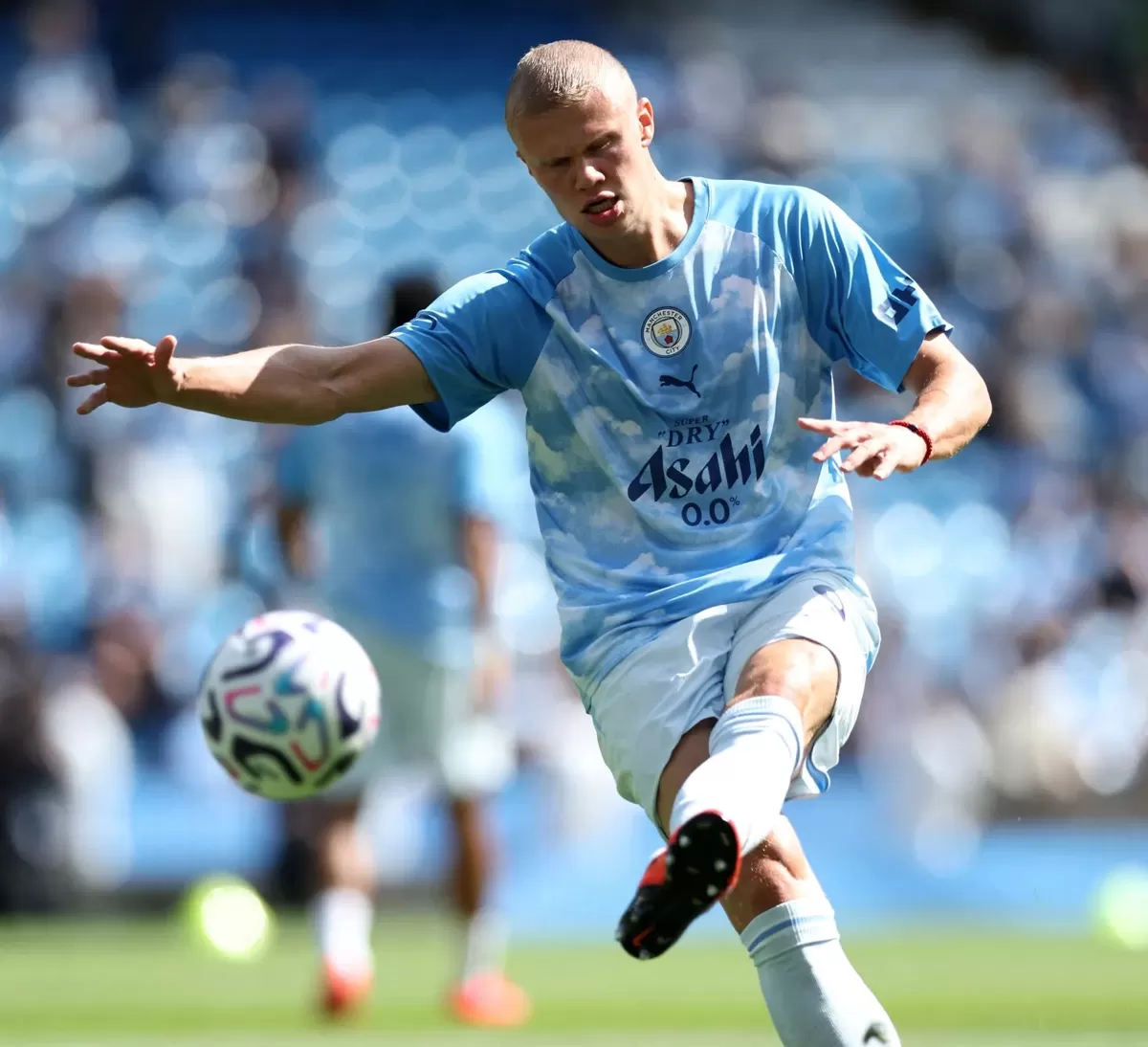 Erling Haaland tampil dengan gaya rambut baru