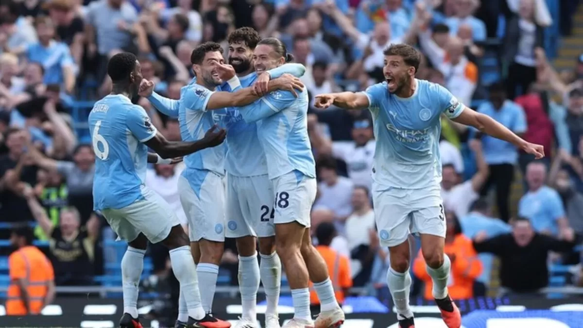 Para pemain Manchester City merayakan gol usai bobol gawang Bournemouth.