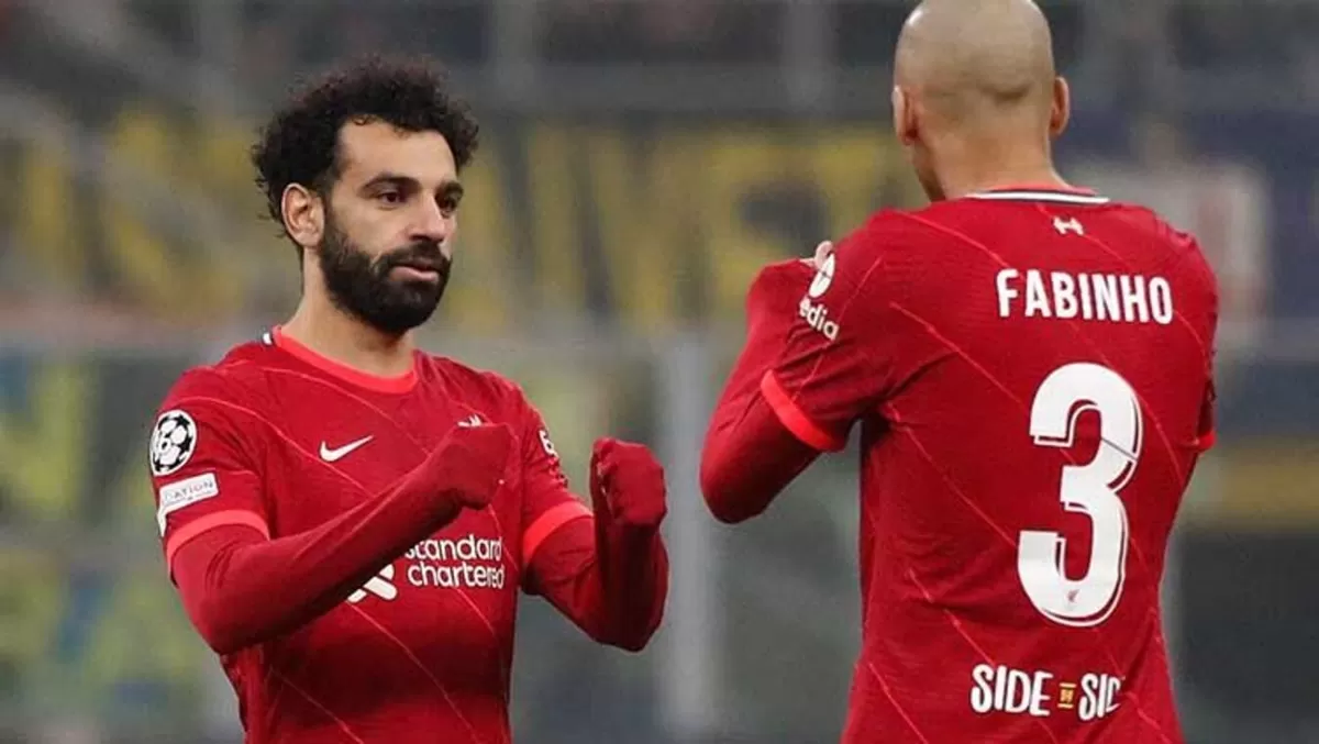 Mohamed Salah dan Fabinho saat masih berseragam Liverpool.
