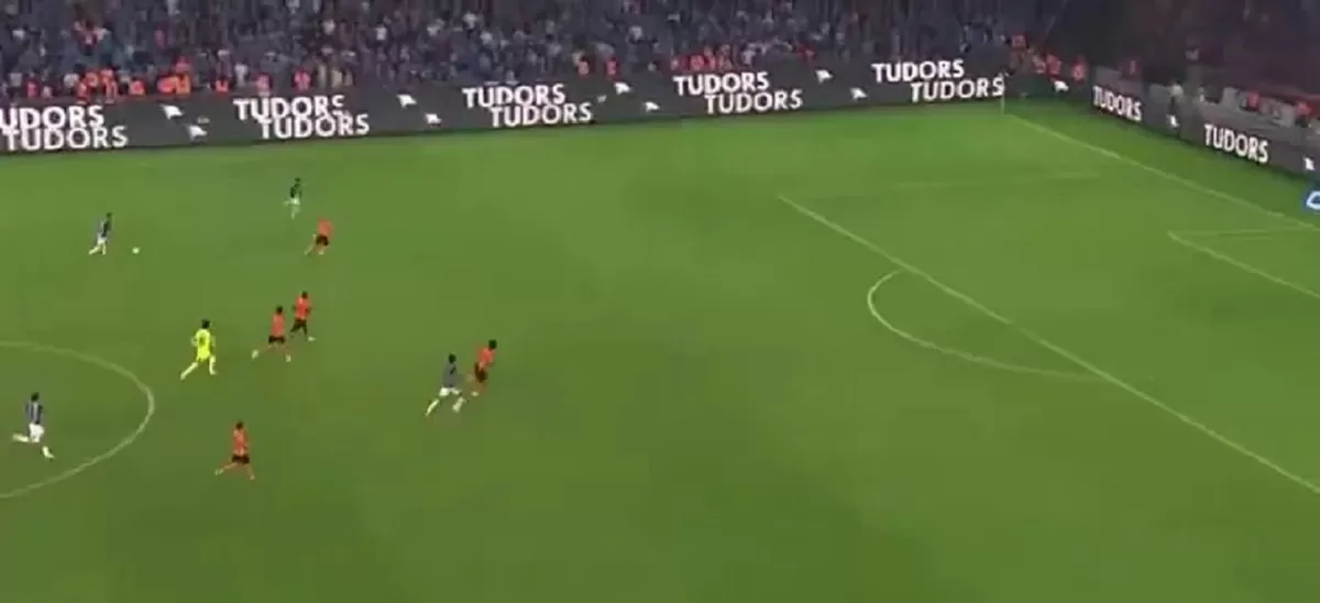 Gol luar biasa dari jarak 50 meter Moh Salah dianulir.