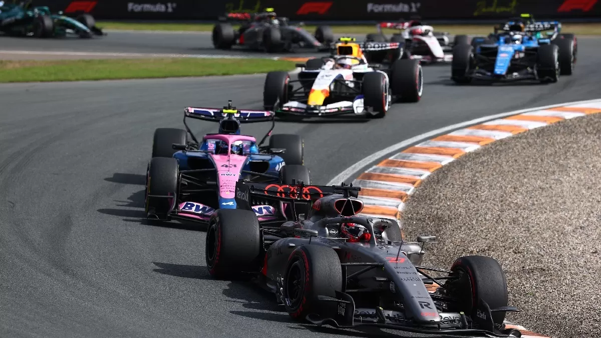 Persaingan ketat di GP Belanda di sirkuit Zandvoort. (Formula1)