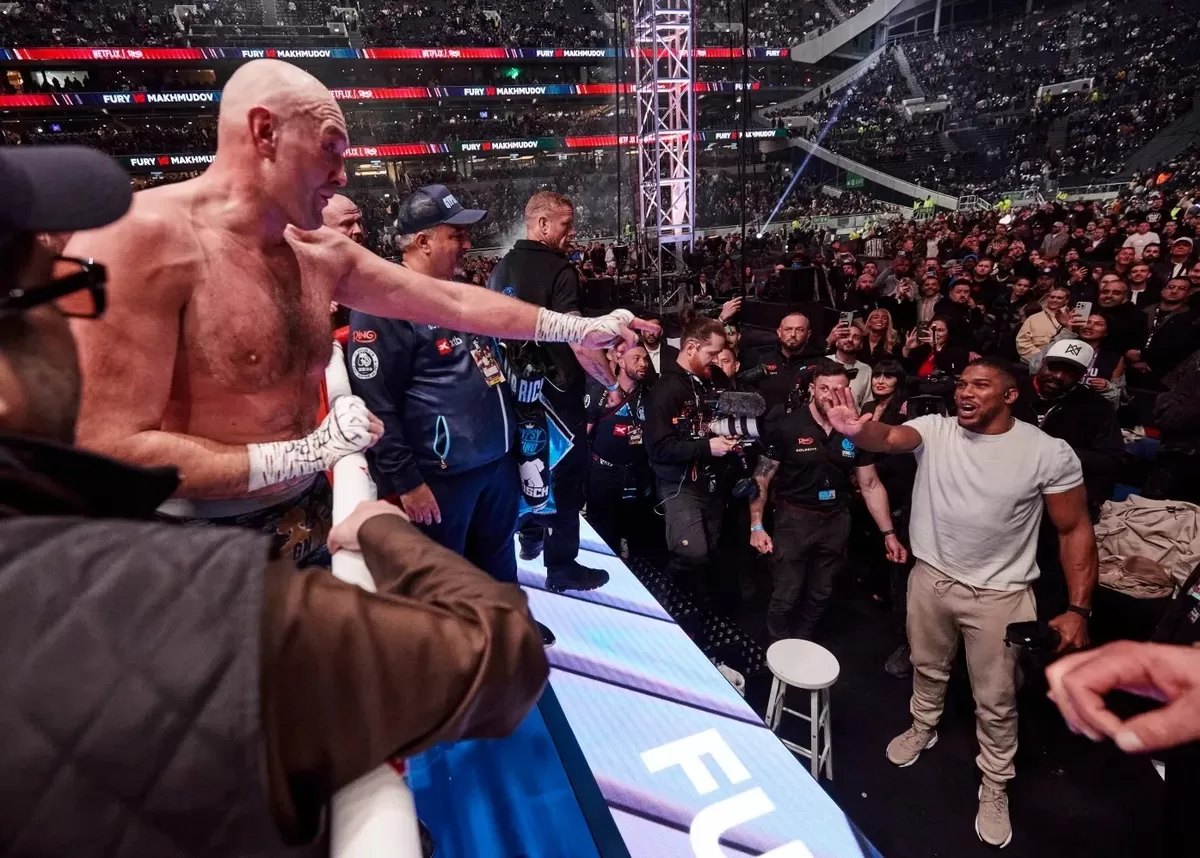 Dua petinju kelas berat Inggris, Tyson Fury dan Anthony Joshua terancam batal bertarung.