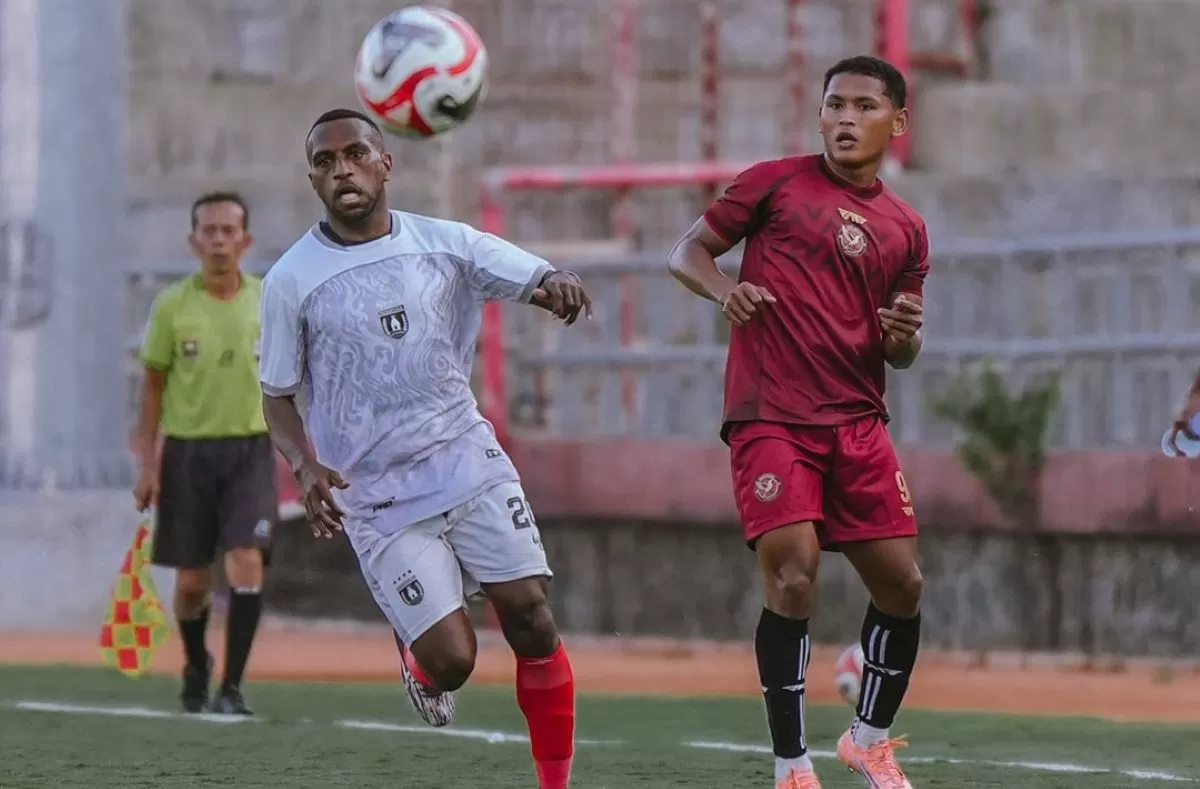 Java United FC (jersey merah) jalani laga uji coba kontra Persipura. (@java.utd)