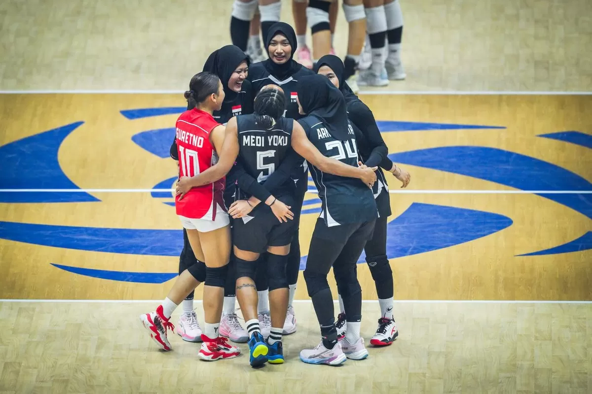 Para pemain timnas voli putri Indonesia saat melawan Australia di penyisihan grup terakhir AVC Women's Continental 2026, di China, Rabu, 26 Agustus kemarin.