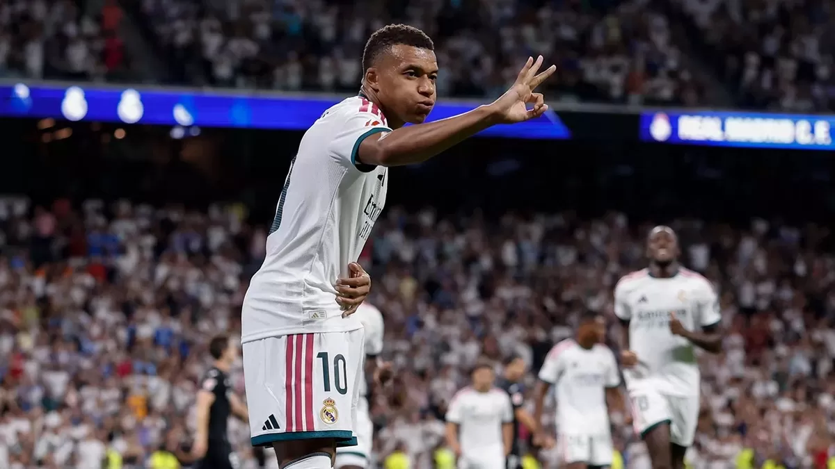 Kylian Mbappe mencetak hat-trick saat Real Madrid mengalahkan Real Sociedad.