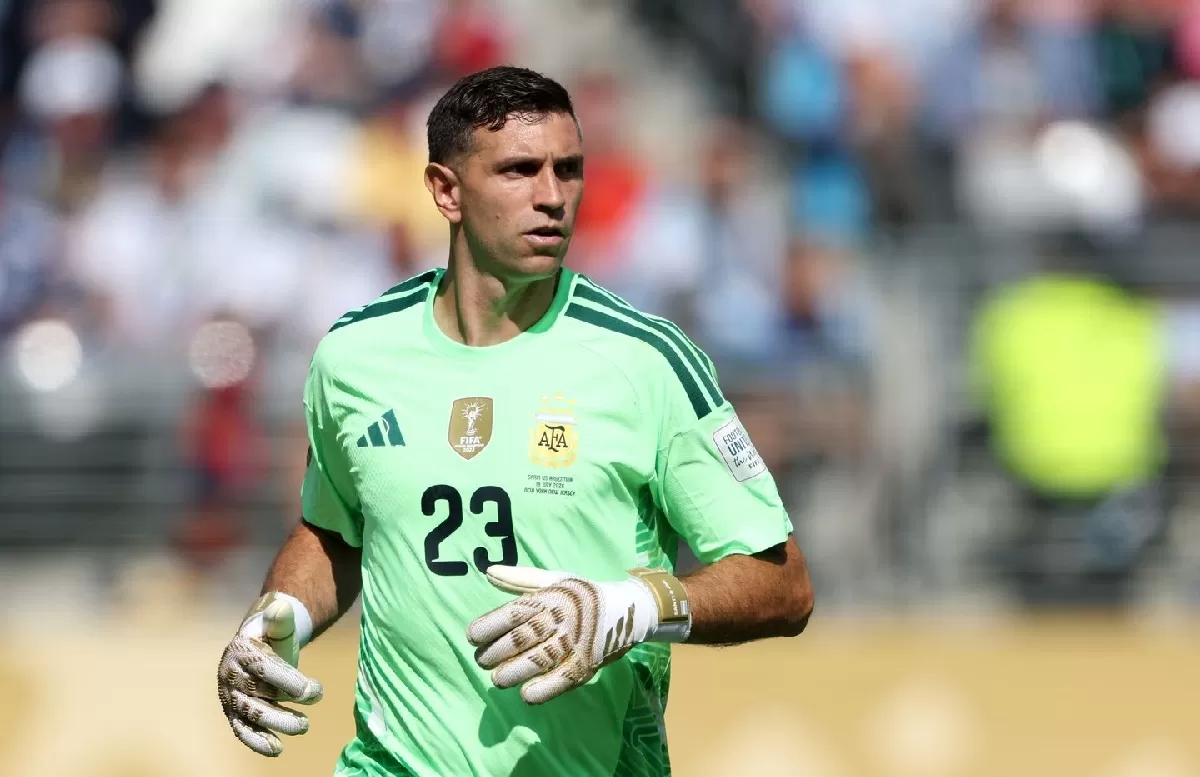 Kiper Emiliano Martinez saat membela Argentina di Piala Dunia 2026. (Aston Villa)