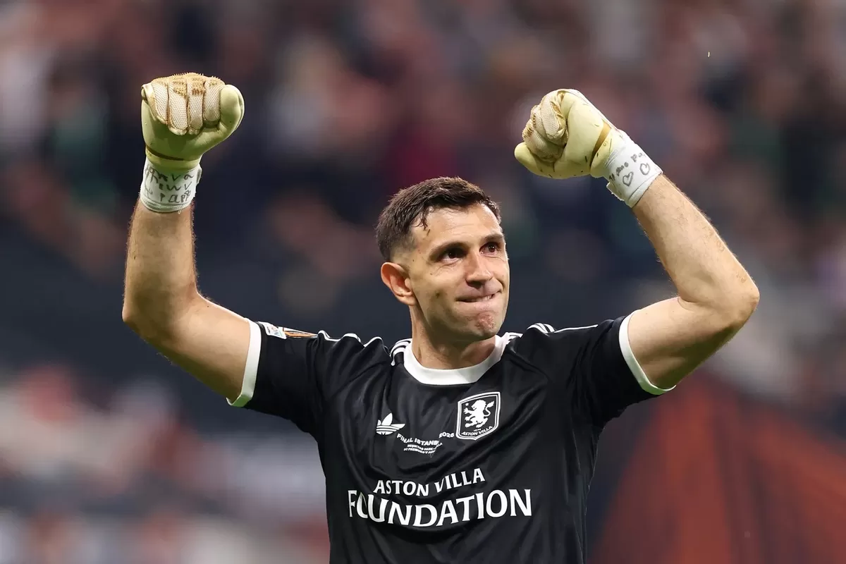 Kiper Aston Villa Emi Martinez akan menjalani tes medis di Stamford Bridge, Chelsea.
