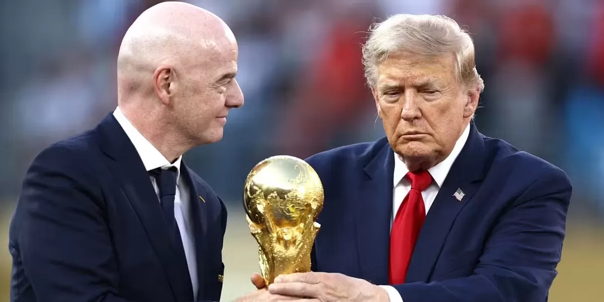 UEFA bertindak melawan Presiden FIFA Gianni&nbsp;Infantino (kiri) terkait rencana Piala Dunia.