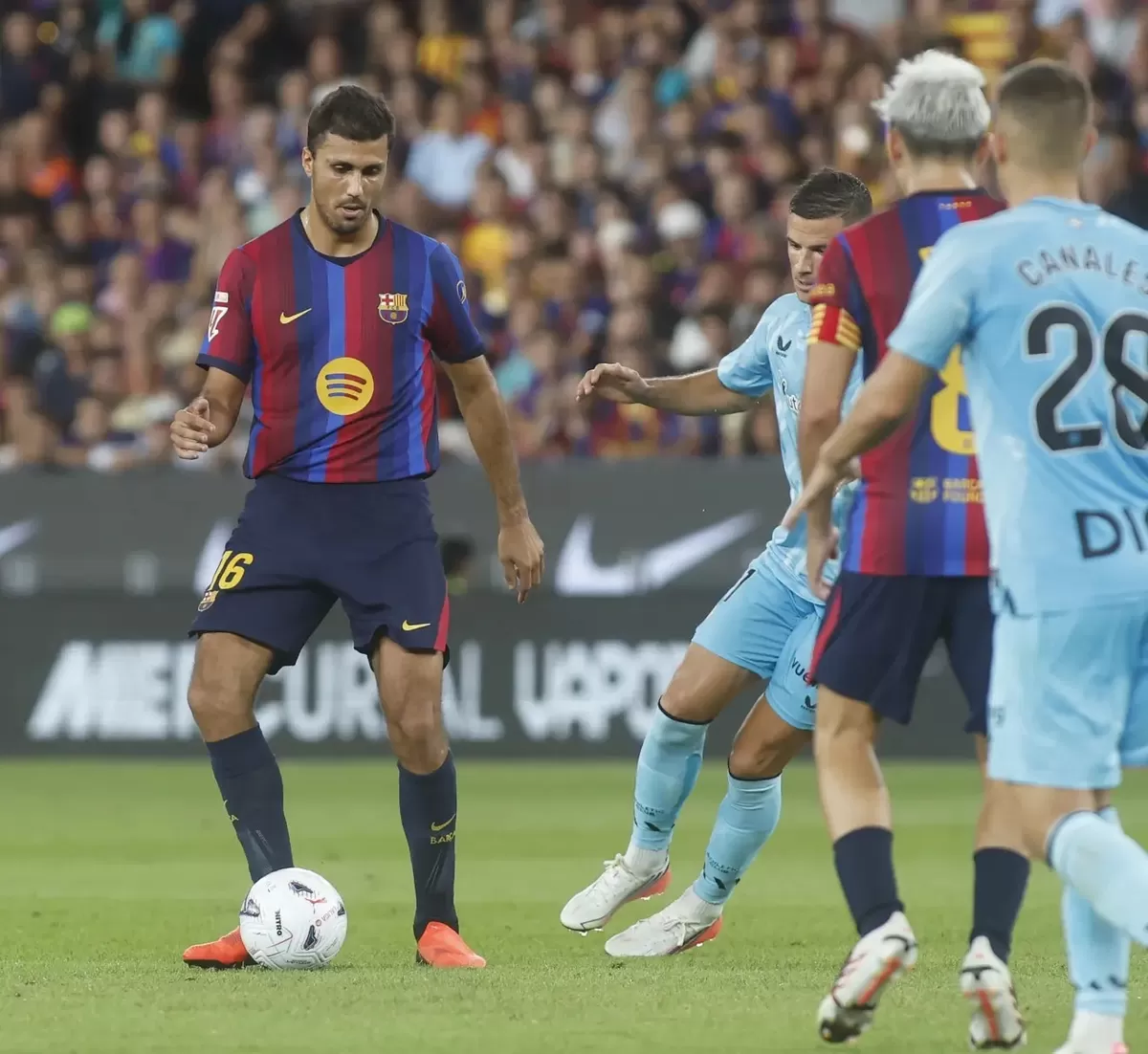 Rodri mencatatkan penampilan perdananya dengan seragam biru-merah saat melawan Athletic Bilbao.