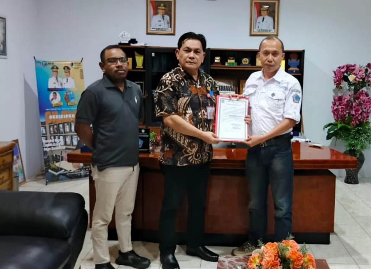 Pengurus SMSI Sulut bersama Kaban KesbangPol (Dok SMSI)