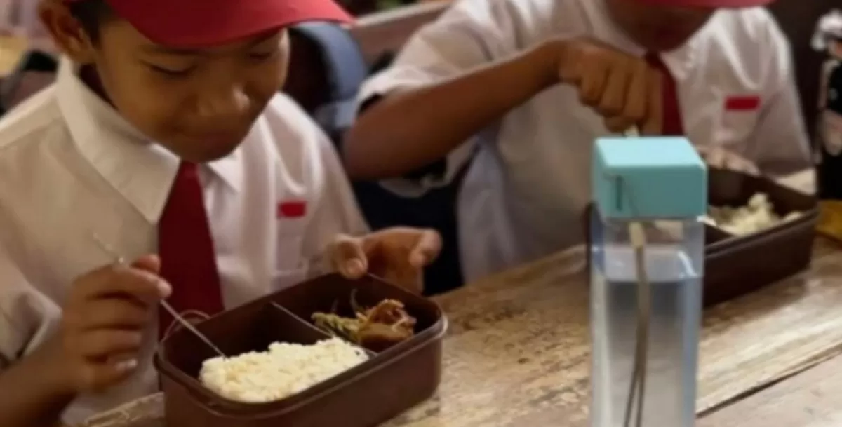 Cerita guru SD terpencil di Sulawesi Tengah yang membuat makanan untuk siswa karena belum ada MBG. (Instagram/rskdrian)