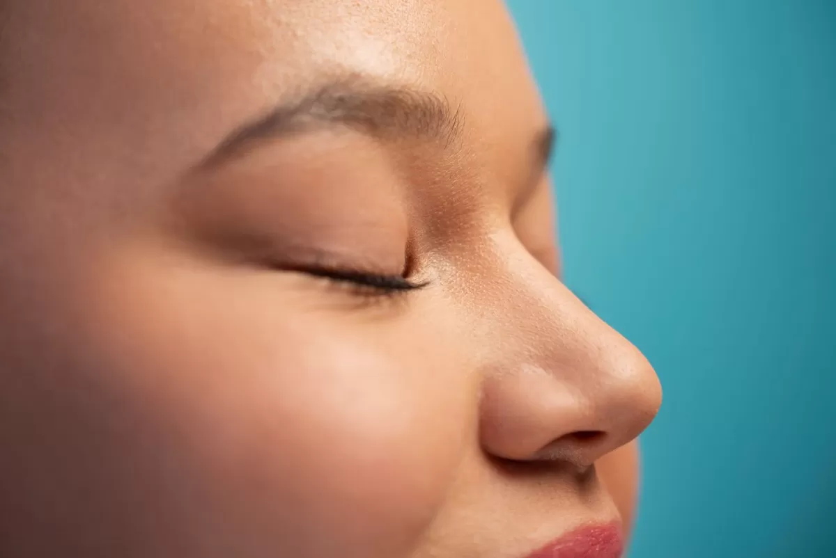 rhinoplasti adalah operasi yang mengubah bentuk hidung. Alasan dilakukannya rhinoplasti mungkin untuk mengubah penampilan hidung, memperbaiki pernapasan, atau keduanya. (magnific)
