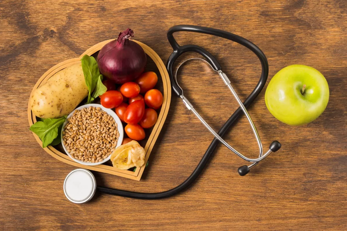  Nutrisi memainkan peran penting dalam menjaga kesehatan kulit, dan diet seimbang dapat secara signifikan memengaruhi penampilan, tekstur, dan kondisi kulit secara keseluruhan. (freepik)