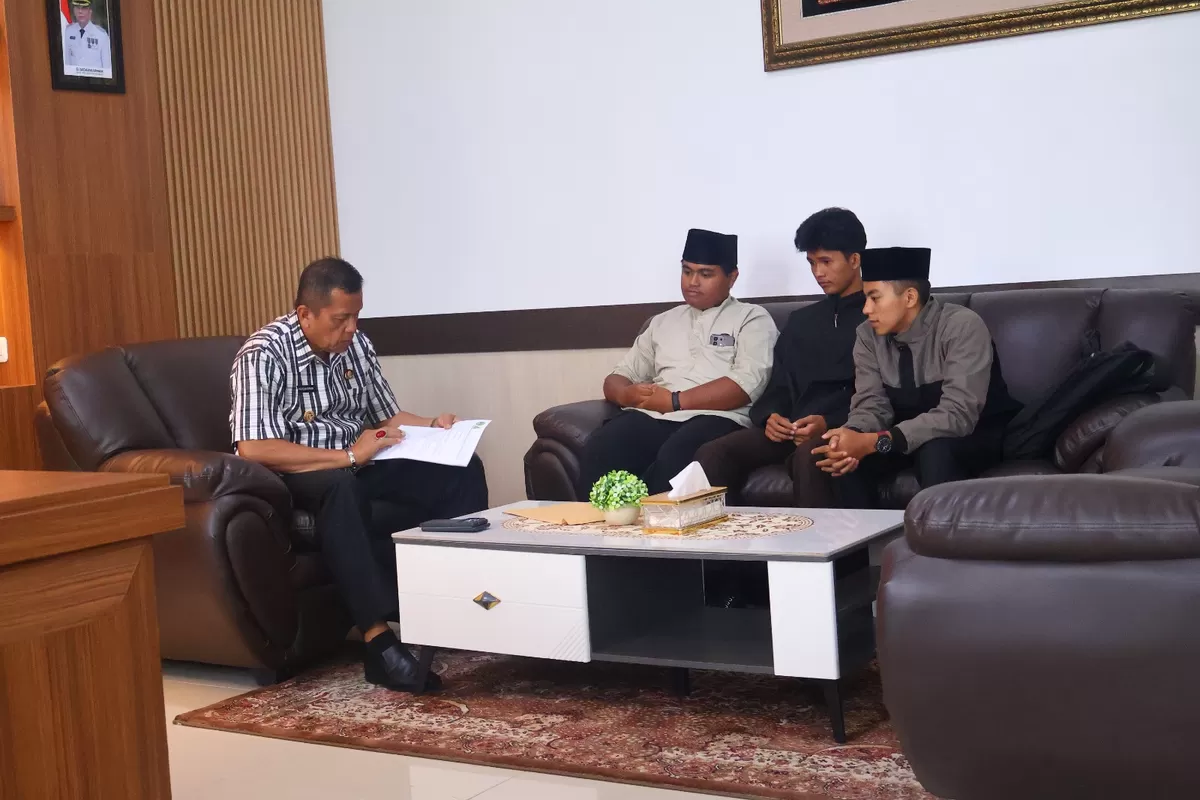 Wakil Wali Kota Payakumbuh, Elzadaswarman, menerima kunjungan silaturahim pelajar Nahdlatul Ulama (NU) Kota Payakumbuh di ruang kerjanya, Kamis (5/3/2026).