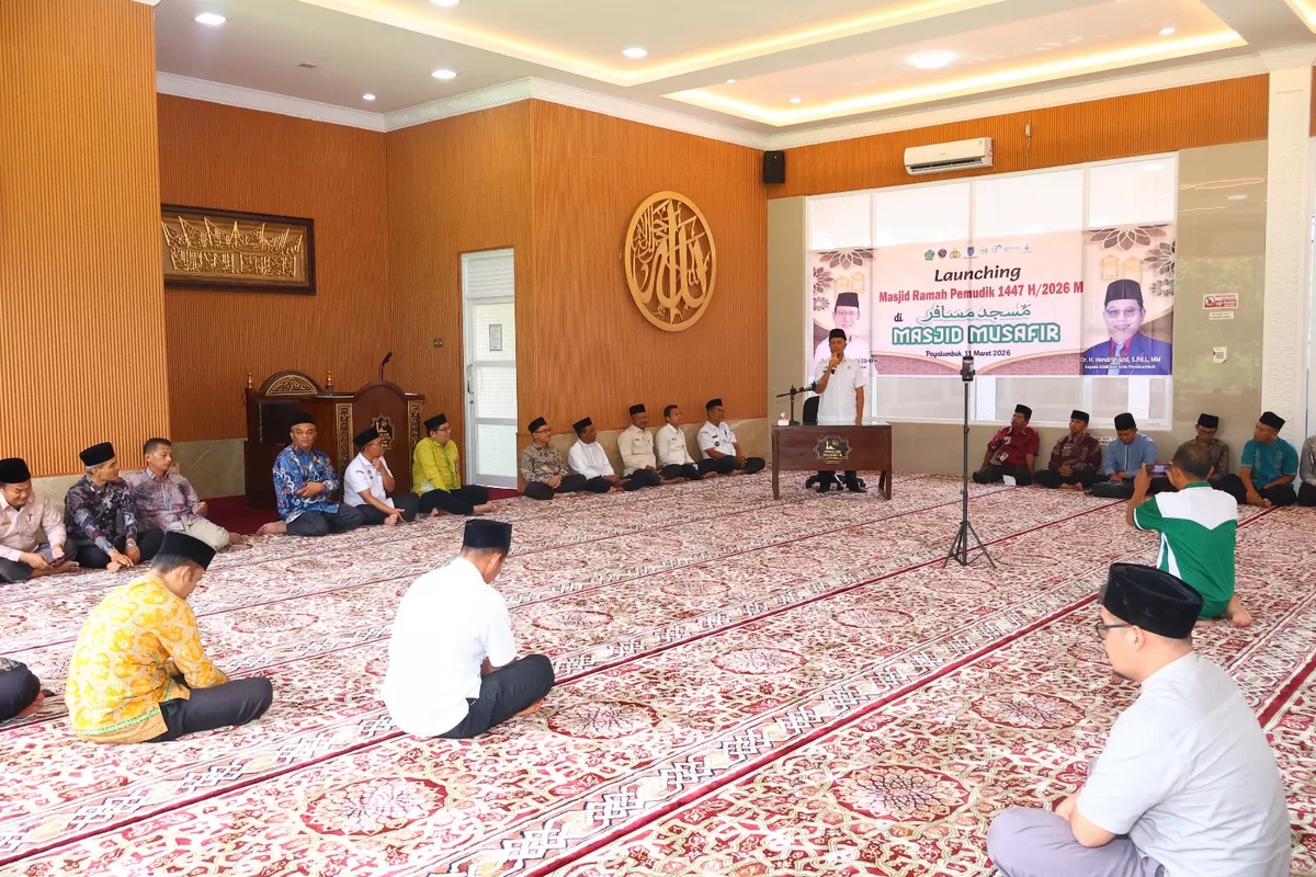 Staf Ahli Bidang Kemasyarakatan dan SDM, Devitra, menyampaikan sambutan dalam acara launching Masjid Ramah Pemudik 1447H/2026M di Masjid Musafir, Kelurahan Kubu Gadang, Kecamatan Payakumbuh Barat, Rabu (11/03/2026). 