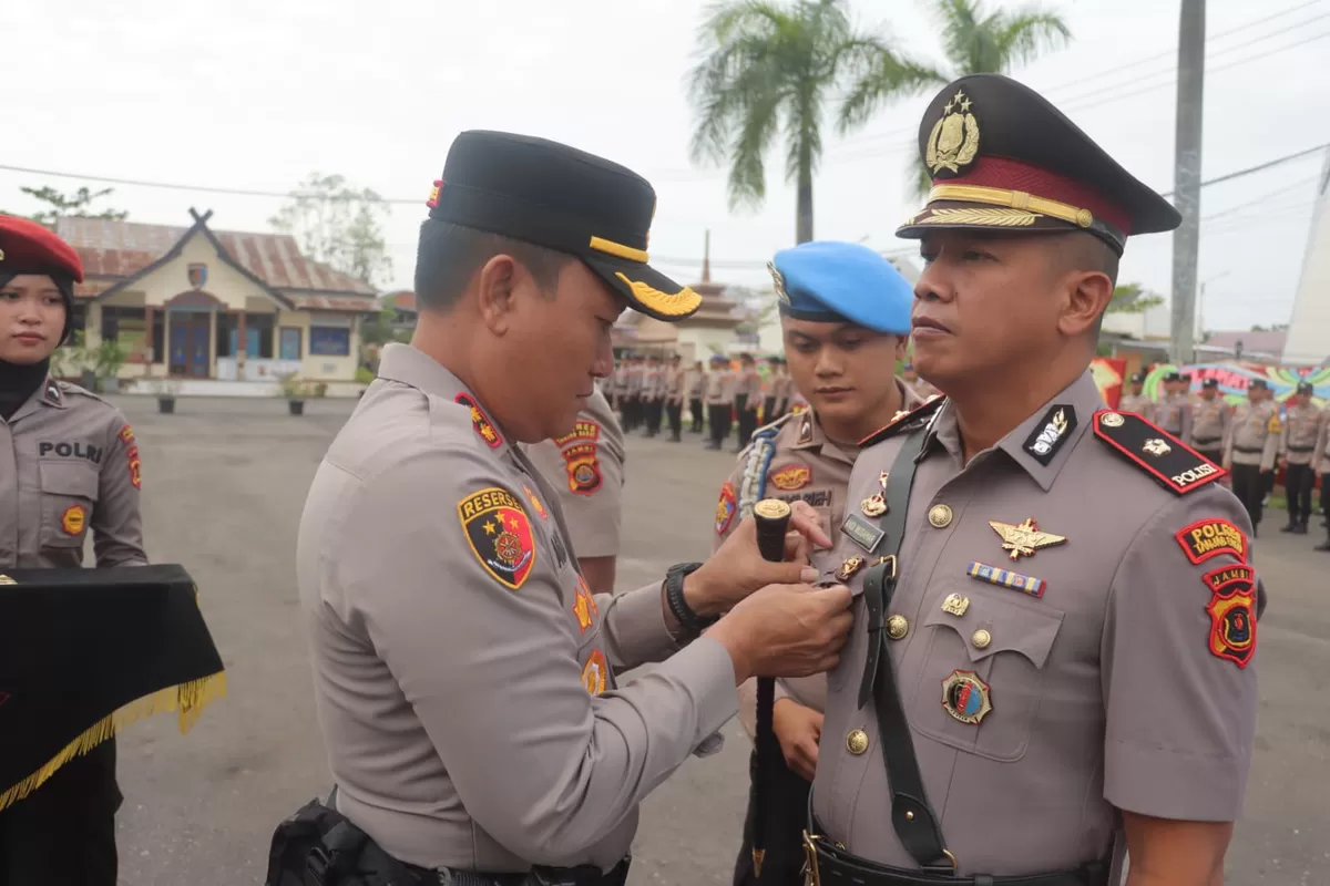 Kapolres Tanjab Barat pimpin Sertijab Wakapolres. (Doc. Humas Polres Tanjab Barat)