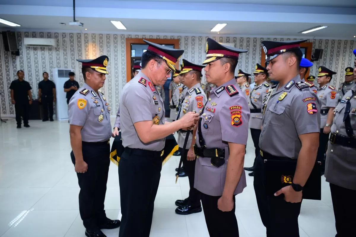 Kapolda Pimpin Sertijab PJU dan Kapolres. (Doc. Humas Polda Jambi)