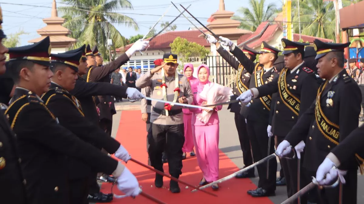 ​Kapolres Tanjab Barat Resmi Berganti, Tradisi Khidmat Warnai Sertijab. (Doc. Humas Polres Tanjab Barat)