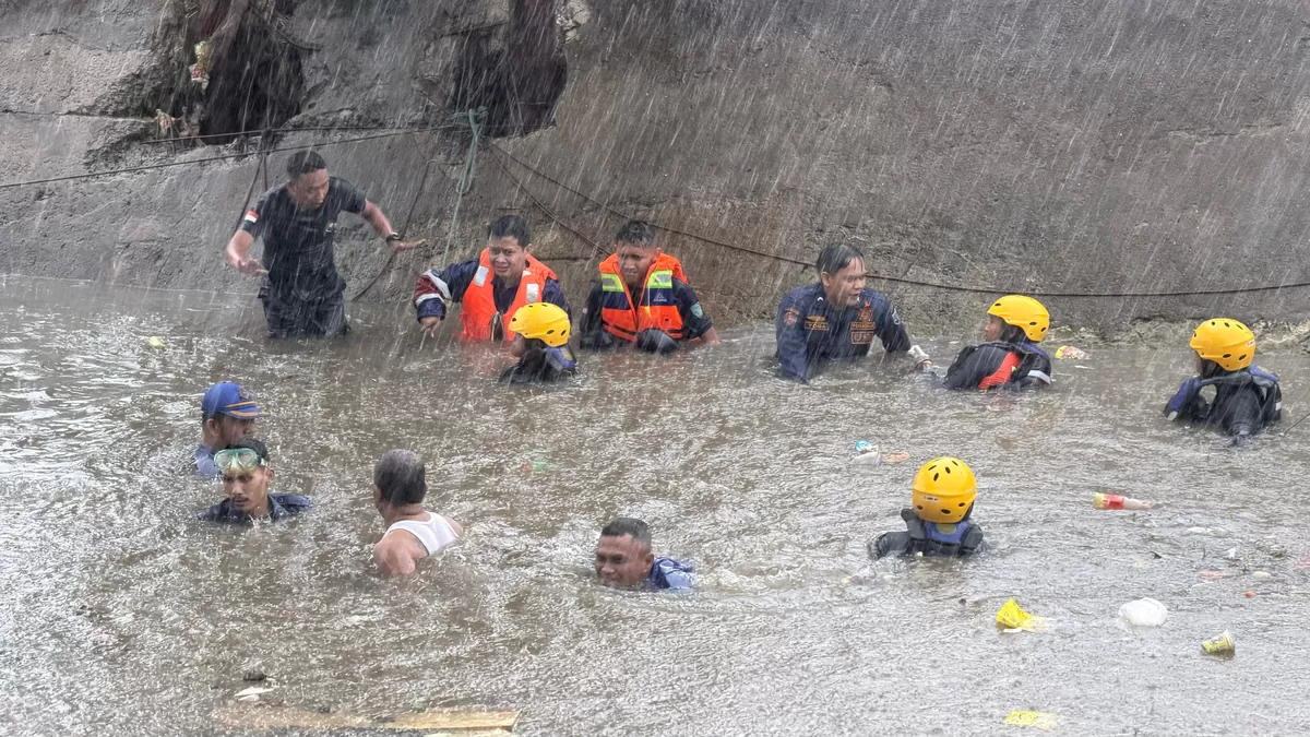 Satu Bocah Tenggelam di Sungai Buntung Kota Jambi, Tim SAR Gabungan Lakukan Pencarian di Tengah Hujan. (Doc. SAR Jambi)
