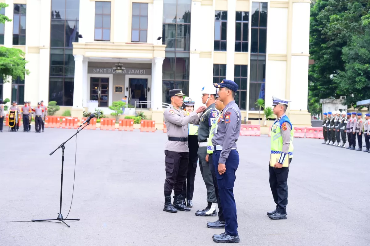 Irwasda Polda Jambi Pimpin Apel Gelar Pasukan Operasi Keselamatan 2026. (Doc. Humas Polda Jambi)