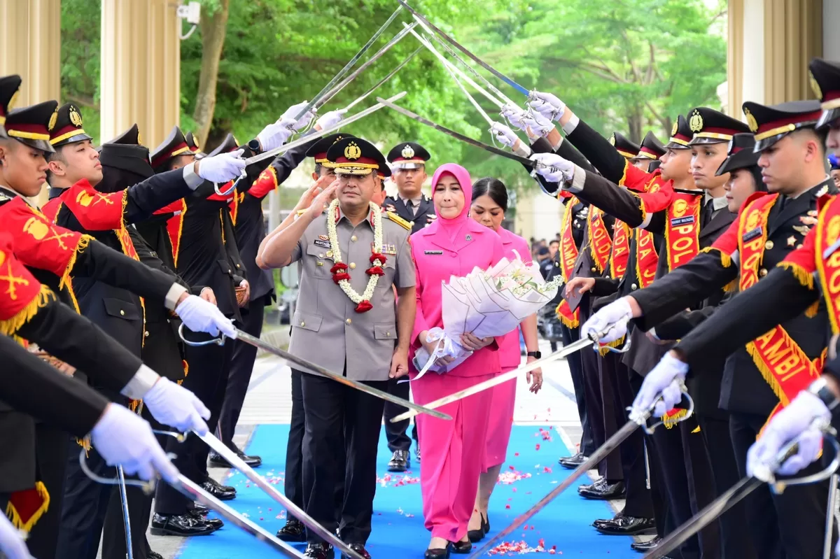 Kapolda Jambi Pimpin Langsung Pelepasan Wakapolda dalam Tradisi Penuh Makna. (Doc. Hms Polda Jambi)