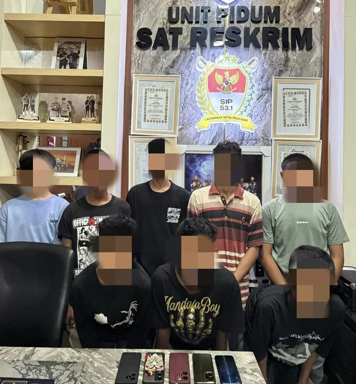 Polres Tanjab Barat Amankan 8 Pelaku Pengeroyokan di Tungkal Ilir. (Doc. Humas Polres Tanjab Barat)