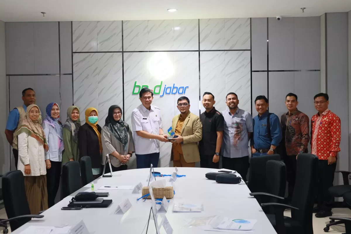 Komisi I DPRD Jambi Stuba ke Badan Penelitian dan Pengembangan Daerah Provinsi Jabar. (Doc.Hms DPRD Jambi)