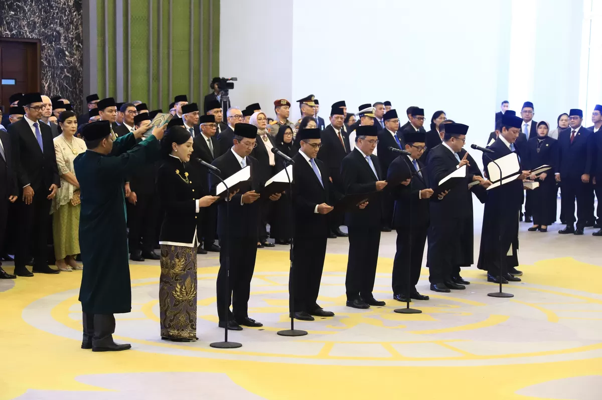 Ketua MA Sunarto Lantik 7 Komisioner OJK. (Doc. Humas OJK)