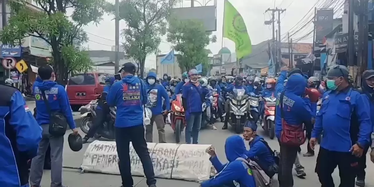 Ilustrasi Unjuk rasa buruh di Bekasi. Foto: Eka