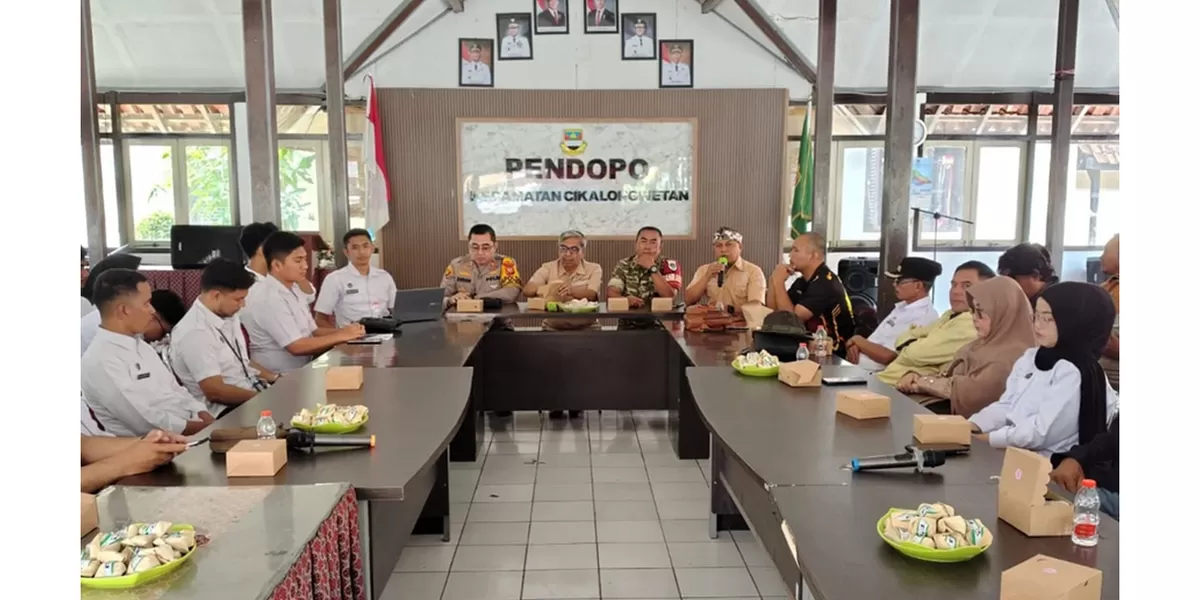 Rapat evaluasi program MBG se Kec Cikalongwetan foto penramil