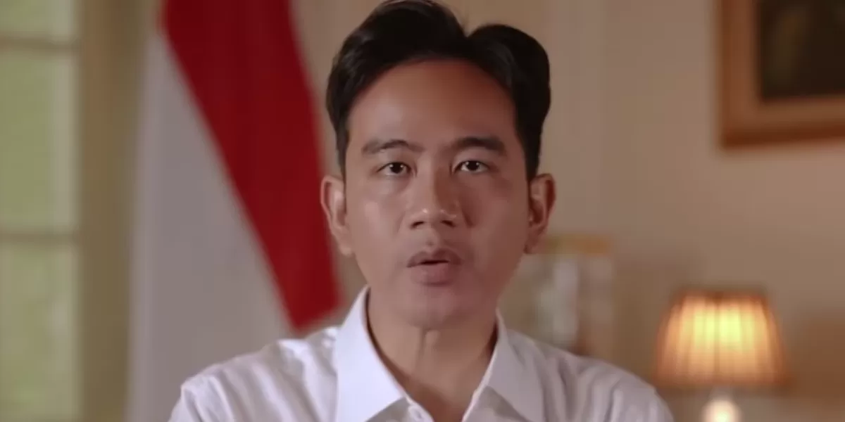 Gibran Rakabuming komentari soal pertunjukan Mens Rea yang dibawakan Pandji Pragiwaksono (Foto: Gorajuara/ Tangkap layar YouTube Gibran Rakabuming)