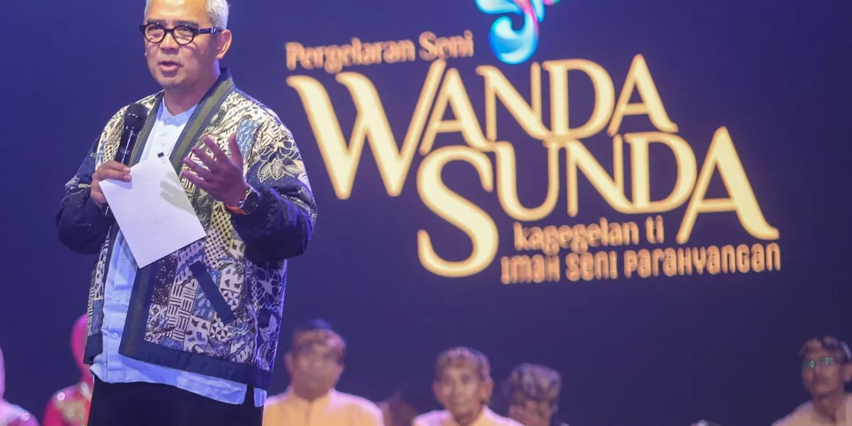 Wali Kota Bandung, Muhamad Farhan saat menghadiri acara Pagelaran Seni Wanda Sunda di El Hotel Bandung, Sabtu, 17 Januari 2026 malam. (Foro: Dok. Diskominfo Kota Bandung)