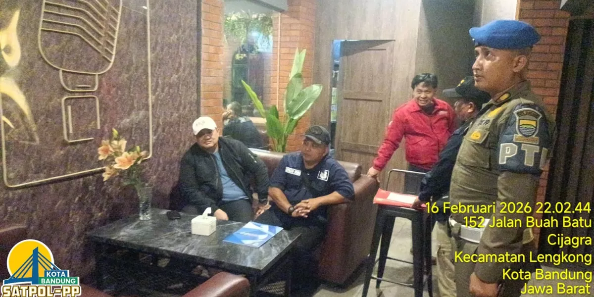 Satpol PP Kota Bandung merazia sejumlah tempat hiburan malam saat menjelang Imlek 2026 (Foto: Diskominfo Kota Bandung)