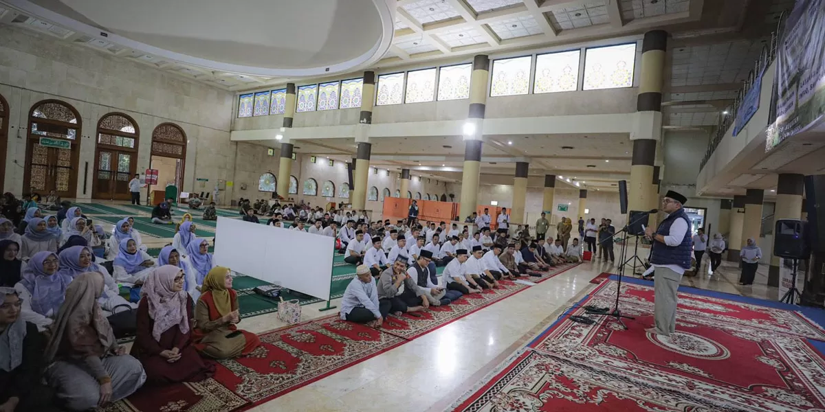 Wali Kota Bandung, Muhammad Farhan warga untuk memperkuat pengelolaan sampah berbasis kewilayahan (Foto: Dok. Diskominfo Kota Bandung)