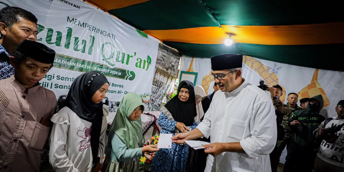 Wali Kota Bandung, Muhammad Farhan pada acara Ramadan Berbagi di Aula Taman Belajar Al-Afifiyah, Kelurahan Cirangrang, Kecamatan Babakan Ciparay, Kota Bandung, Jumat 6 Maret 2026 (Foto: Dok. Diskominfo Kota Bandung)