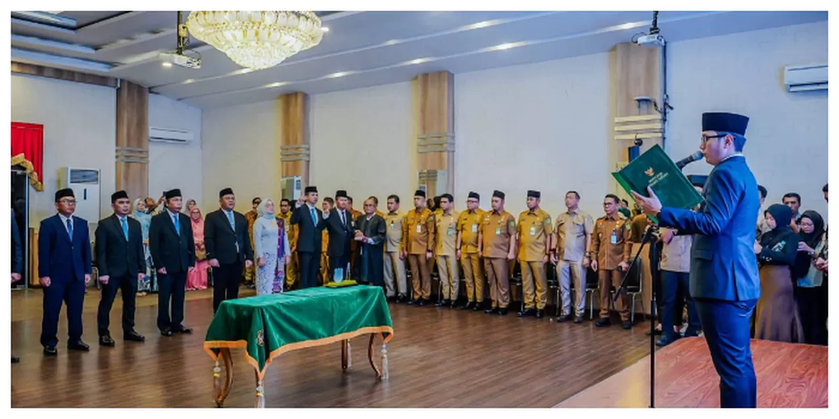 Wali Kota Rico Waas lantik 3 Direksi PUD Pemko Medan, Senin (5/1/2026). (Realitasonline.id/Dok)