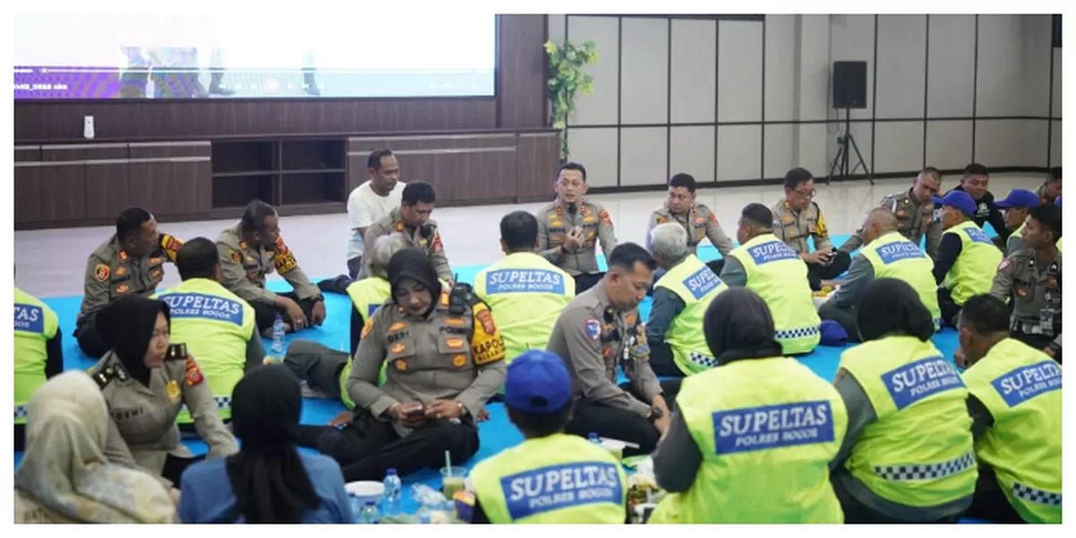 Kapolres Bogor AKBP Wikha Ardilestanto bersama jajaran dan Supeltas dalam kegiatan silaturahmi dan apresiasi Operasi Lilin Lodaya 2025 di Mako Polres Bogor. (Realitasonline.id/Dok)